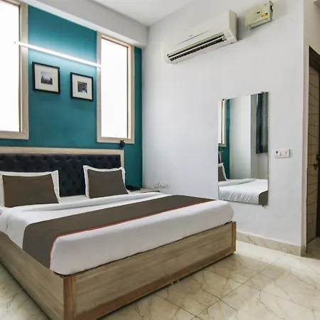 Collection O Golden Key Hotel